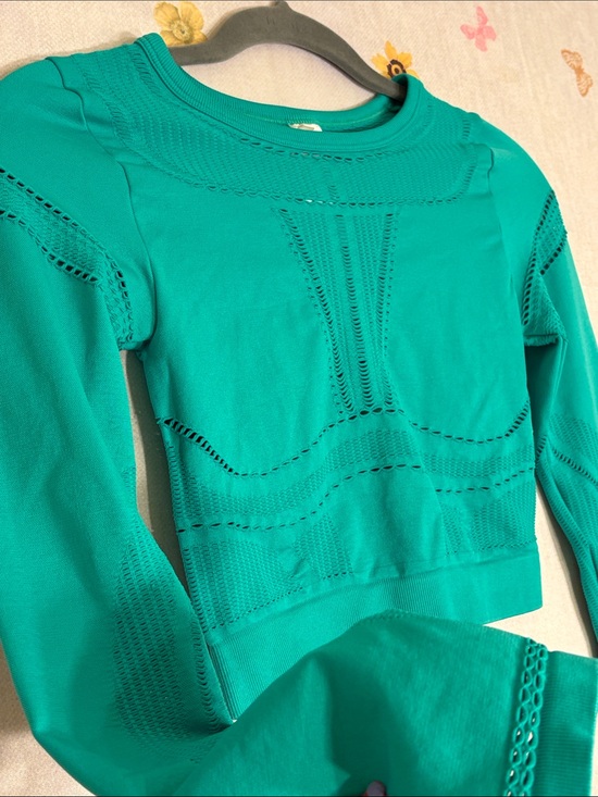 Fabletics Tops - Fabletics - Teal Knit Long-Sleeve Crop Top